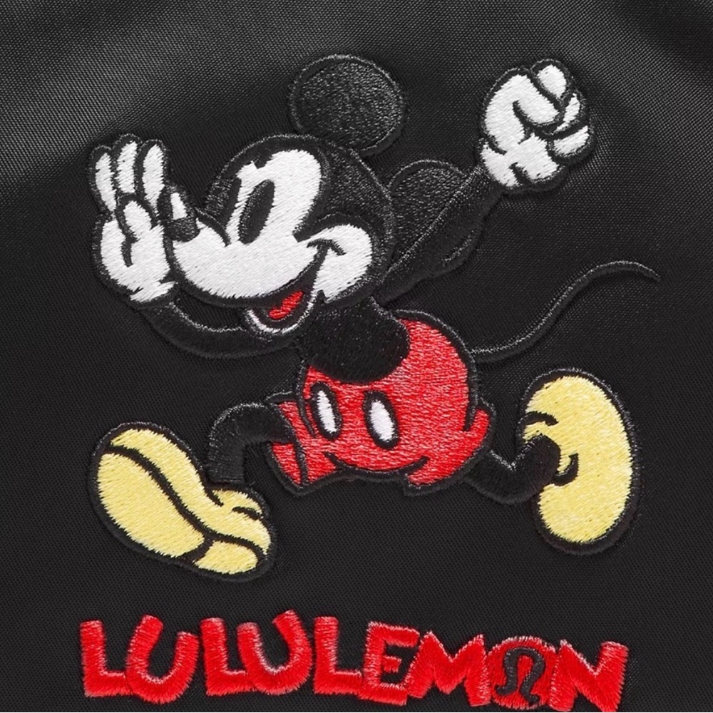 DISNEY x LULULEMON Everywhere Belt Bag 1L Mickey in Motion Graphic NWT - Picture 6 of 9